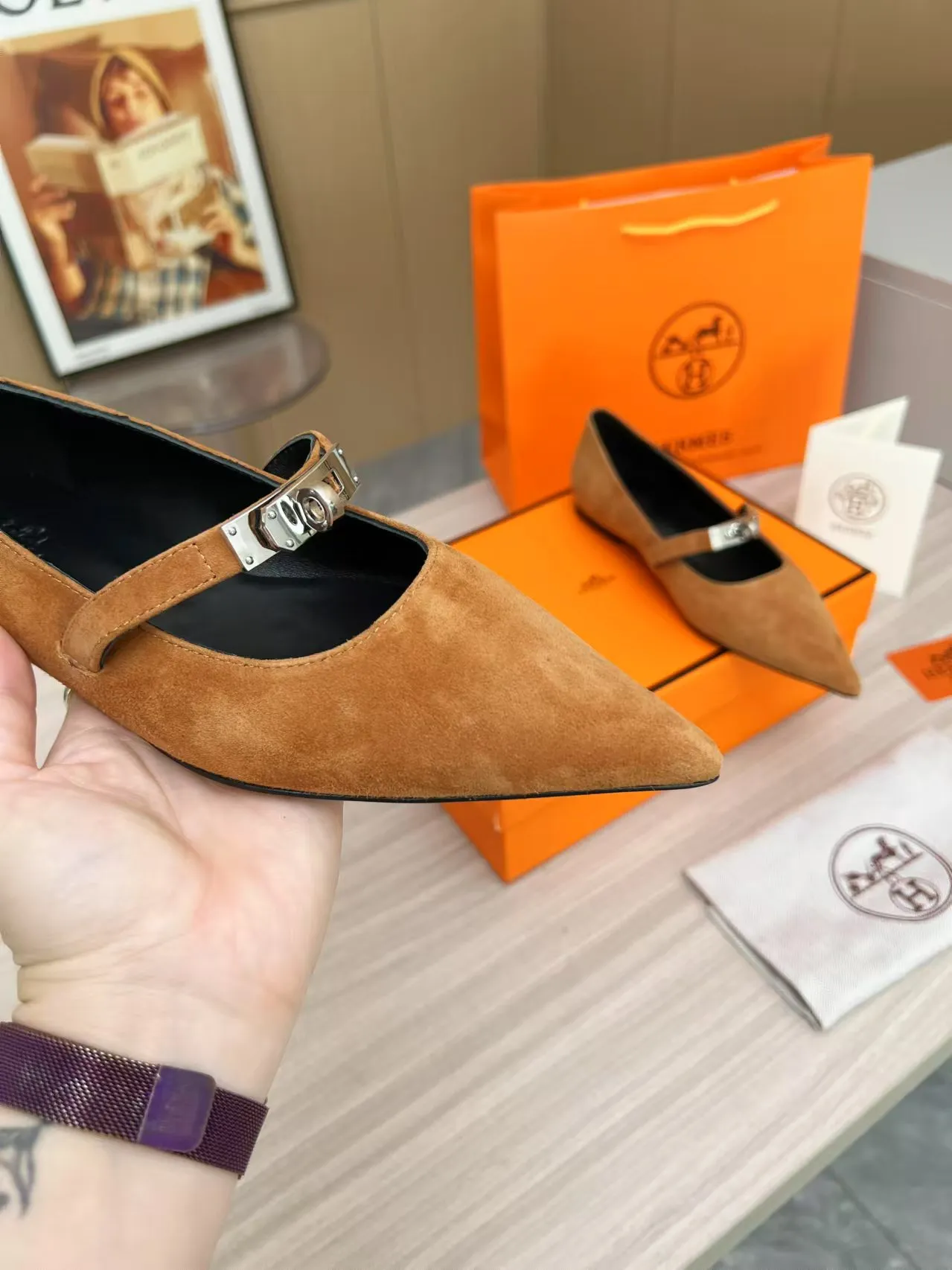 👟👟Ex-factory price 520👟👟, 2025 top product Hermes new genuine handmade shoes, purely handmade, a must-collect item! The perfect holiday accessory! Our pursuit of quality products is always the best! Don't give in! Comfort and originality, not following trends, and not deliberately expressing oneself are the consistent pursuits of Hermes and its fans! [Material] Upper: top layer leather, lining: genuine leather. Size 35-42